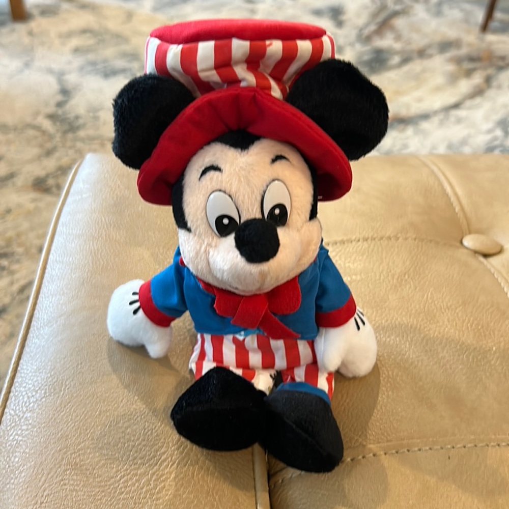 Disney Uncle Sam Mickey Mouse dressed in red white and blue